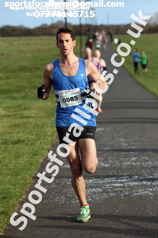 Senior mens and womens Heaton Harriers Memorial 10k Road Race, Newcastle. Photo:  David T. Hewitson/Sports for All Pics